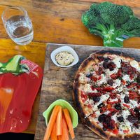 Meditteránea pizza with fun plates and yummy chickpea dip at Layla Restaurant Plants & Mushrooms in Puerto Morelos