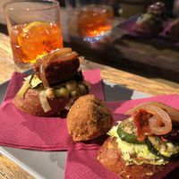 Cicchetti e polpetta (vegani)  at Ae Bricoe in Venice