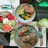 salad, bruschetta with pesto and tofu and vegan omelette lacking seasoning at Organic Life in Chisinau