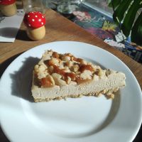Peanut caramel cake at Radikalecker in Berlin