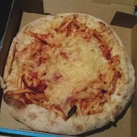 Pasta bowl with vegan cheese at Sylvie's American Pizza in Bitburg