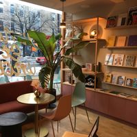 Lounge area at Aunts et Uncles in Brooklyn