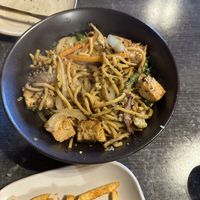 Tofu lomein  at Pa' Comer Sano in Vega Baja