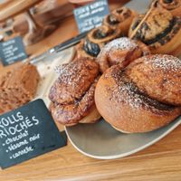 CIncamon rolls at Graines du Jour in Paris