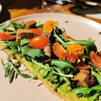 Avocado Rucola Tofu Toast mit Cherrytomaten at Organic Jungle in Gran Canaria