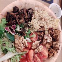 Buddha bowl de tofu marinado, arroz integral y setas salteadas con trufa at Organic Jungle in Gran Canaria