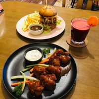Cauliflower Buffalo wings (tasty!)
Carrots burger (ok, not great)
& beetroot/carrot juice (great!) at Carrots The Vegan Kitchen in Bangkok