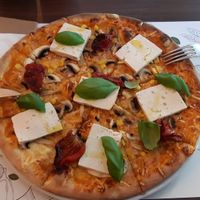 Vegan pizza, delicious bio tofu at Napoli in Lisbon