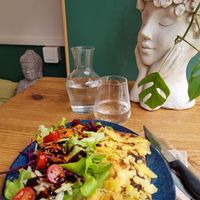 The crêpe and the real star of the meal, the sculpture ❤️ at La Dame au Cerf in Nice