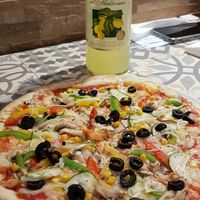 Pizza de vegetais com mozzarella Vegan at Gastronomia Italiana in Cascais