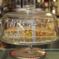 Apple pie at Ginger in Trieste