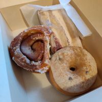 Donut, Zimtschnecke,.. at Mono Cafe in Munich