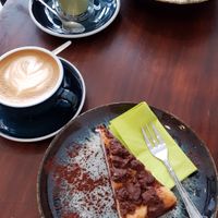 Vegan bowl of the day, matcha latte, flat white & Russian Zupfkuchen at Mono Cafe in Munich