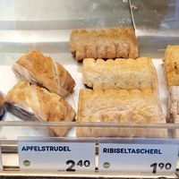 Vegan options are labeled at Anker - Hütteldorfer  in Vienna