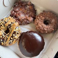Apple fritter, Crumble cake, Boston cream, Snickers at Donut Run in Washington