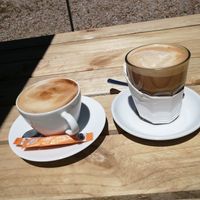 Flat white and latte at Moon To Moon in Mount Victoria