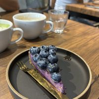 Blueberry cake and maple syrup latte   at Sonu Sonu in Fukuoka