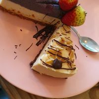 If aliens visits earth, tell them to check out these to amazing cakes.. 👏🏼  at The Conscious Kitchen - Kloof St in Cape Town