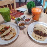 Jugo verde y tacos de fajitas de tofu/Jugo de naranja-zanahoria y tacos de setas asadas at El Sabor de Anita - Maybe closed in Guadalajara