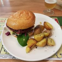 Hamburguesa de avena y remolacha at Mr Kale in Gran Canaria