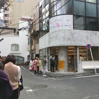 Long lines in front at fruits and season in Tokyo