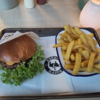BBQ burger and fries at Ruff's Burger - Glockenbach in Munich