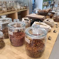 Bulk products at Mercearia 100 Saco in Porto