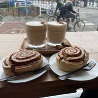 2x chai with cinnamon rolls at Food Matterz in Groningen