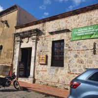 Entrance in the 'Calle Las Damas 102' at Kahkow Experience in Santo Domingo