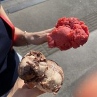 Strawberry & cardamom and cinnamon  at Die Eisperle - Jakominiplatz in Graz