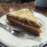 Tarta de zanahoria vegana at Sana Vegetariana in Madrid