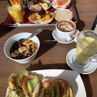 vegan brunch, cappuccino con leche di soja, golden (oat)milk, spirulina bowl  #Veganuary at Bliss Café in Tenerife