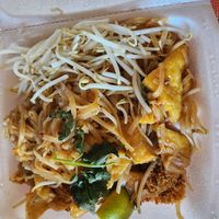 Vegan tofu pad Thai at Thai Topaz in San Antonio