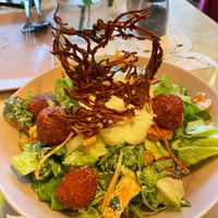 Mini tomato burger with salad and seeds at Zdravo Ljubavi in Belgrade