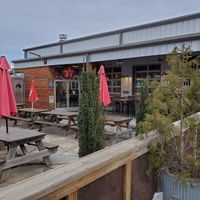 Outdoor seating at Slick's Burgers in Chattanooga