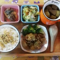 Set meal with mock chicken, rice, veggies, tofu, and soup at Bibo 這一煎 - Zhè Yī Jiān in Taitung