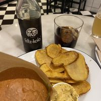 Patatas extra al menú, y bebida también   at Savta in Barcelona