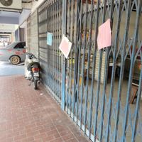 Closed store front. at Jue Xi Yuan 觉喜缘 in Kuala Lumpur
