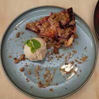 Zwetschgenkuchen mit Haselnusseis at VHY! in Stuttgart