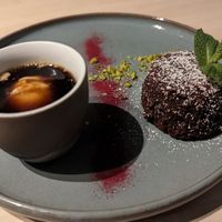 Schokokuchen mit Kakao-Kaffee Shot mit Haselnusseis at VHY! in Stuttgart