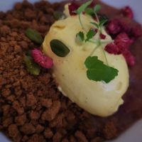 Nachtisch 2: Mangocreme auf Karamellcrumble und Rhabarberkompott at VHY! in Stuttgart