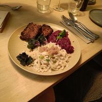 Nussbraten mit Spätzle und Rotkraut at VHY! in Stuttgart