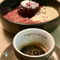 Schokokuchen mit Rhabarbersauce  at VHY! in Stuttgart