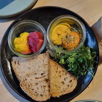 Gruß aus der Küche mit Karottenhummus und Linsenaufstrich at VHY! in Stuttgart