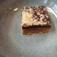 Choco and caramel raw cake at Tabi Loo in Leuven