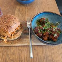 Sloppy joe and cauliflower bites at Tabi Loo in Leuven