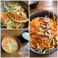 Up left : Rice Noodle Bowl  up right: Papaya salad  down : Red Curry with Rice 🍚   at Sen Vegan Cuisine - Moorenstraße in Dusseldorf