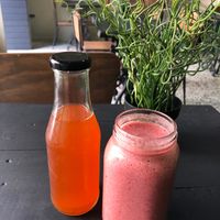 Limonada y Keto Berry Shake at Veggie Beans and Shakes in Bogota