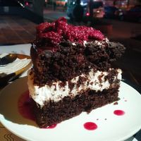 Tarde de postres | Torta de chocolate 🖤✨ at Veggie Beans and Shakes in Bogota