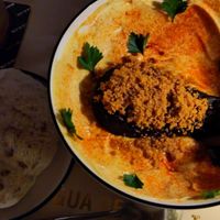 Berenjena al carbón con hummus y tierra de pan de pita tostado at Agua De Leon  in Cartagena